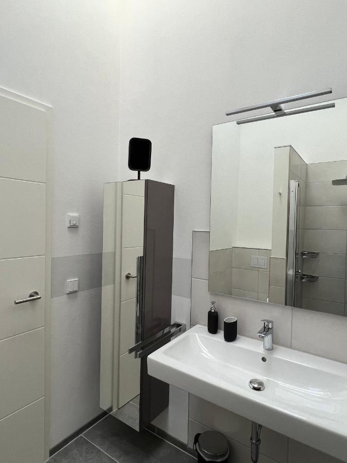 Ferienhaus Auszeit Mit Sauna Schwarz Buitenkant foto